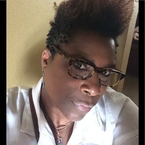 Meet your Posher, Carla